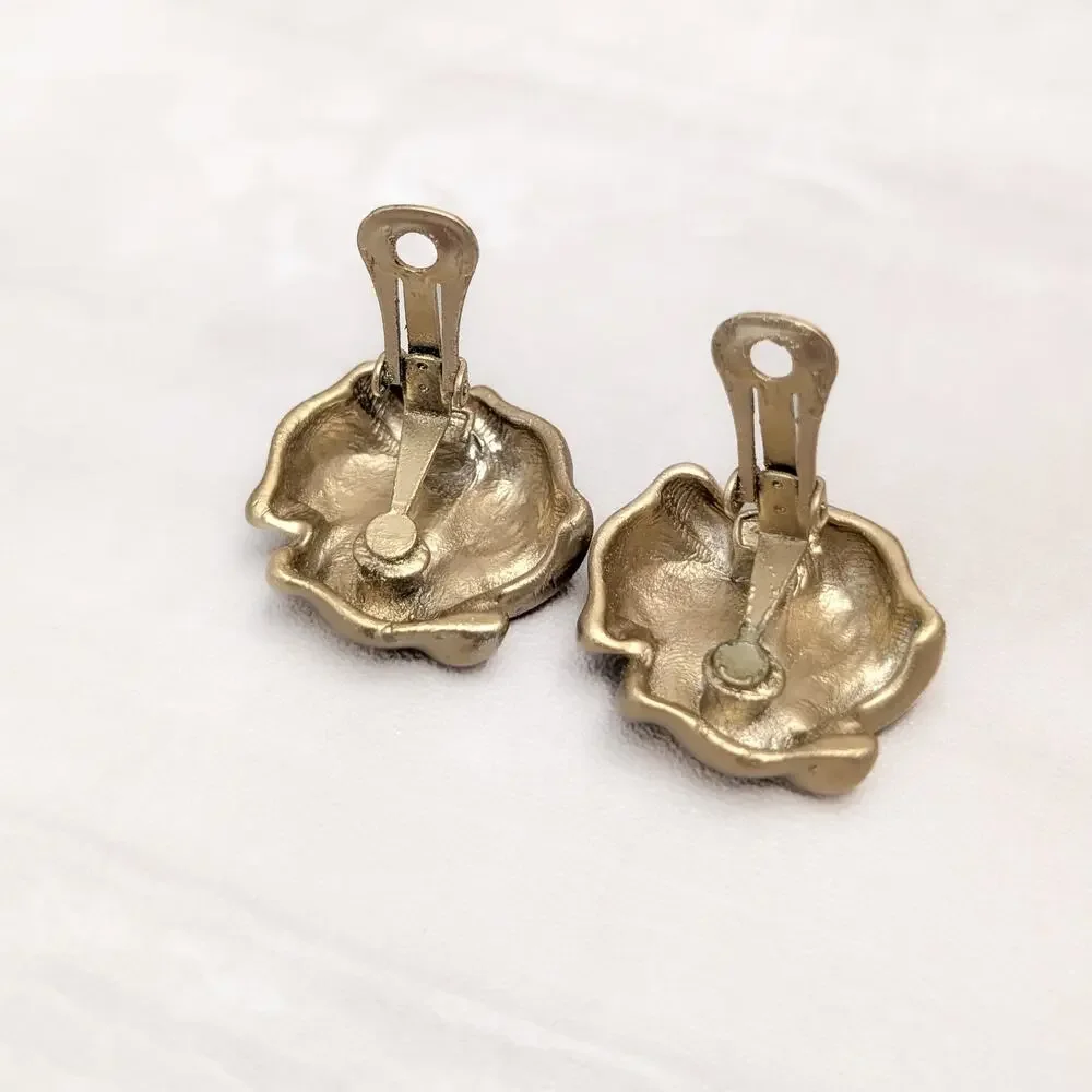 Vintage Clip On Earrings 1.25